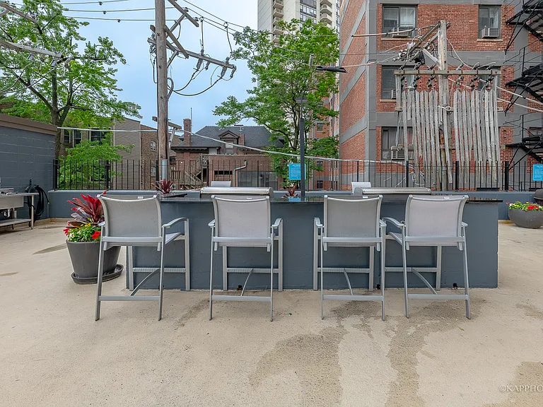 655 W Irving Park Rd #1417 — Photo 24