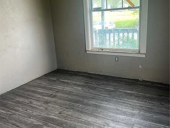3rd image of 1002 Fruit Ave