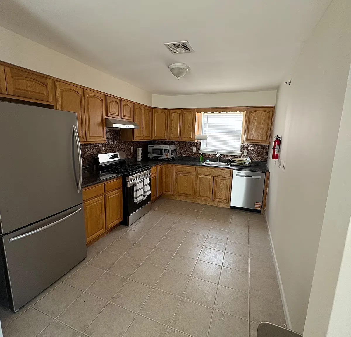 3 bed, $900 — Photo 4