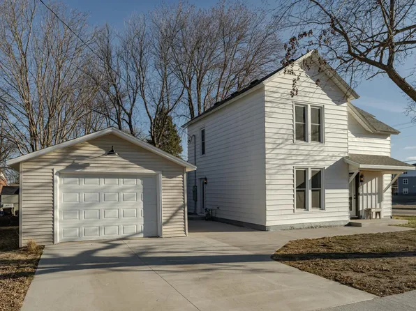 302 1st St NW, Dodge Center, MN 55927