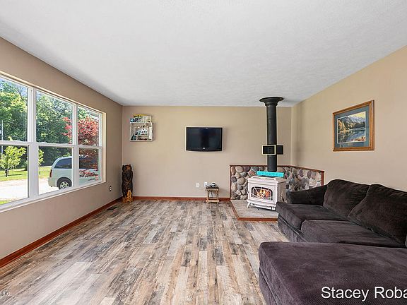 4th image of 15186 Stout Ave NE