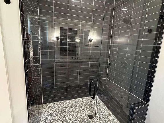 3rd image of 110 Saddle Brook Cir