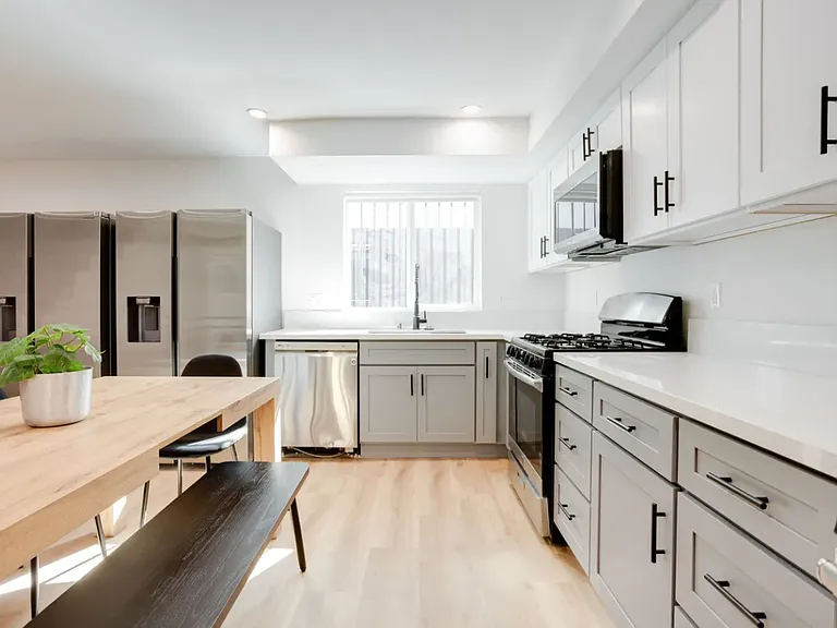 1224 W 37th Pl — Photo 6