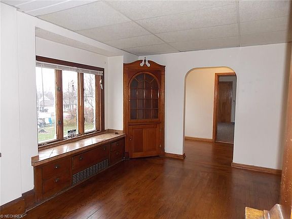 3rd image of 335 E Lake Ave