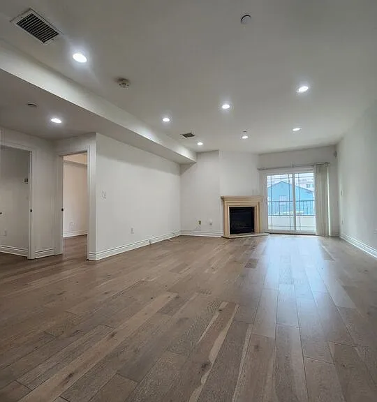 147 S Doheny Dr — Photo 13