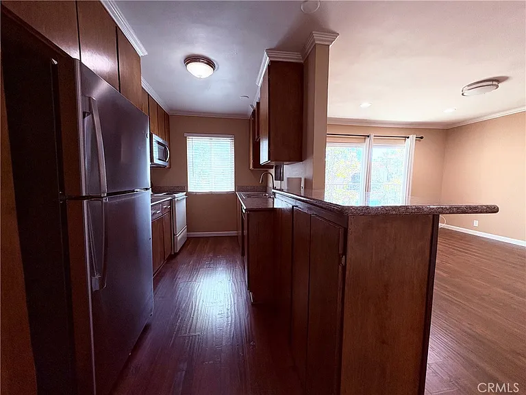 400 N Acacia Ave — Photo 5