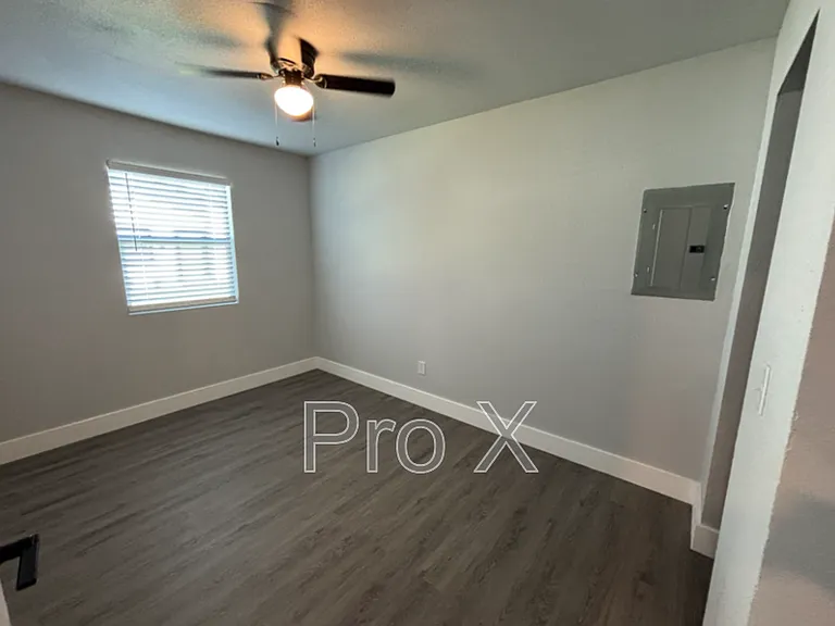 608 W Allen Ave #A — Photo 8