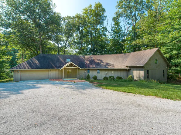 1917 Dunbar Heights Dr, Greencastle, IN 46135