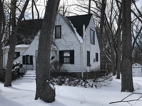 3rd image of 126 East Ave