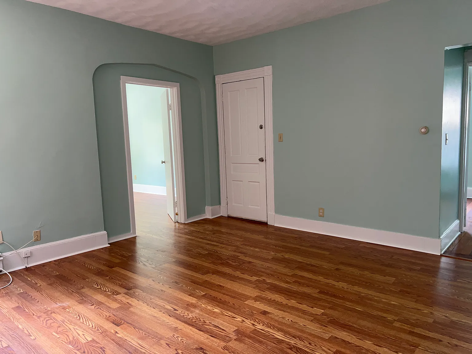 3 bed, 1489 sqft, $2,400 — Photo 4
