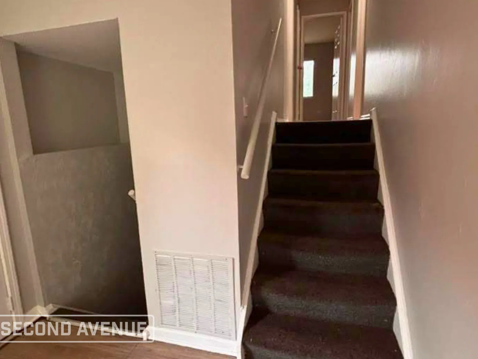 5 bed, 2.0 bath, 1700 sqft, $2,095 — Photo 3