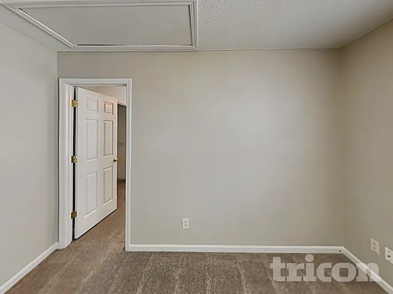945 Schofield Ln — Photo 13