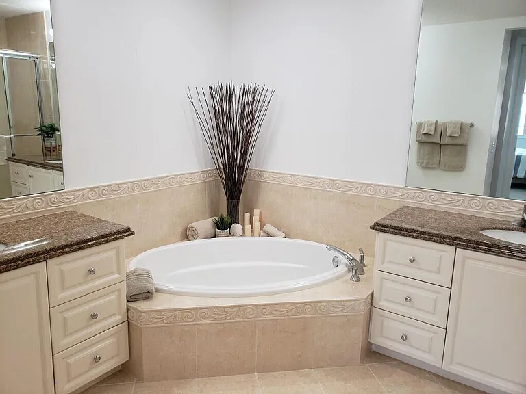 10 Harbour Isle Dr E #204 — Photo 20