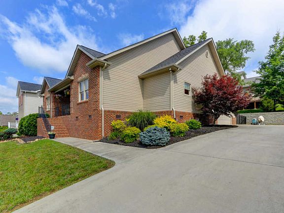 2nd image of 8119 Broken Rock Ln