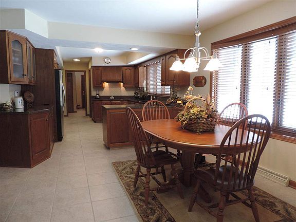 4th image of 5548 Shaw Woods Close