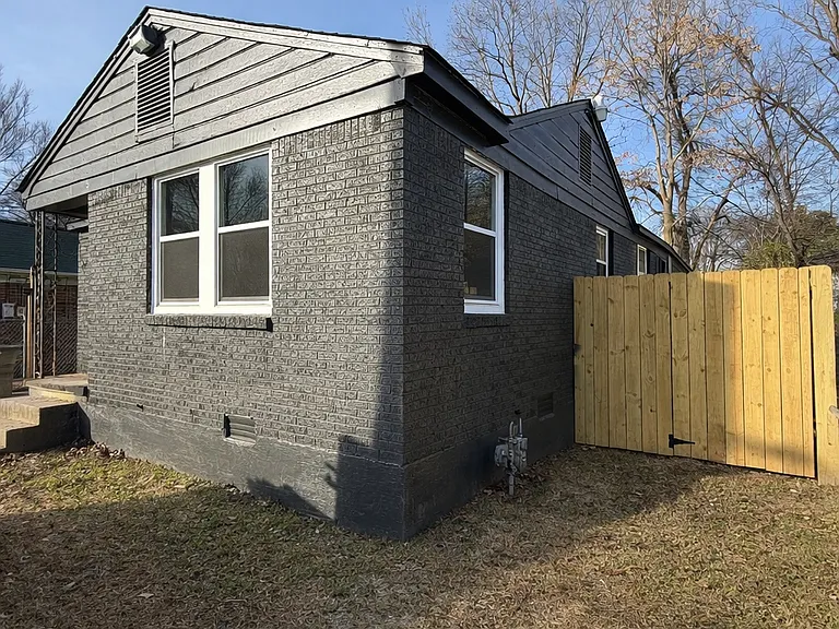 2846 Yale Ave — Photo 2