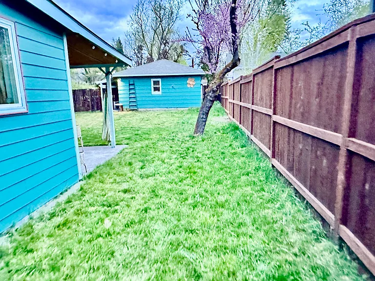 2611 Scott St — Photo 16