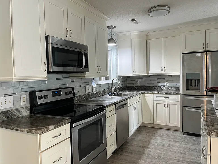 1029 Hickory Dr #B — Photo 6