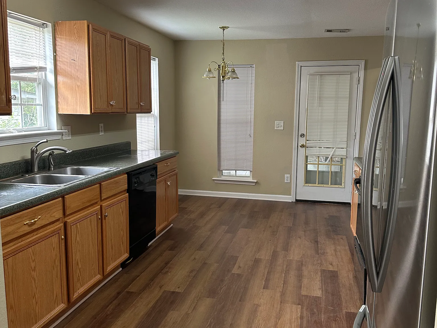 4 bed, 1720 sqft, $1,450 — Photo 3