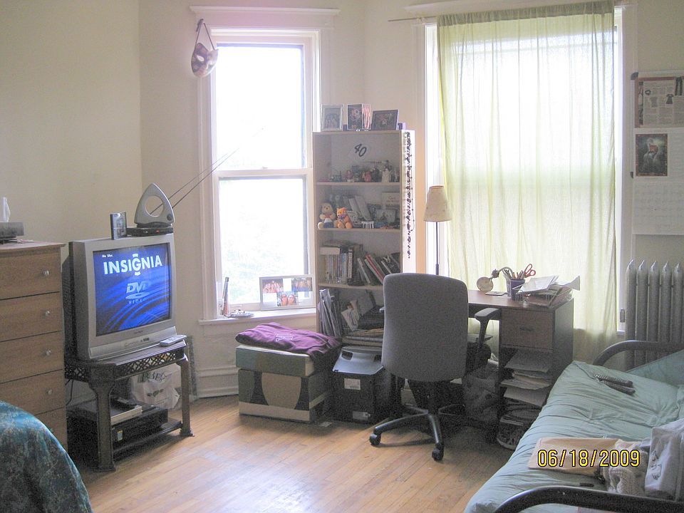 2nd image of 3214 N Halsted St #0