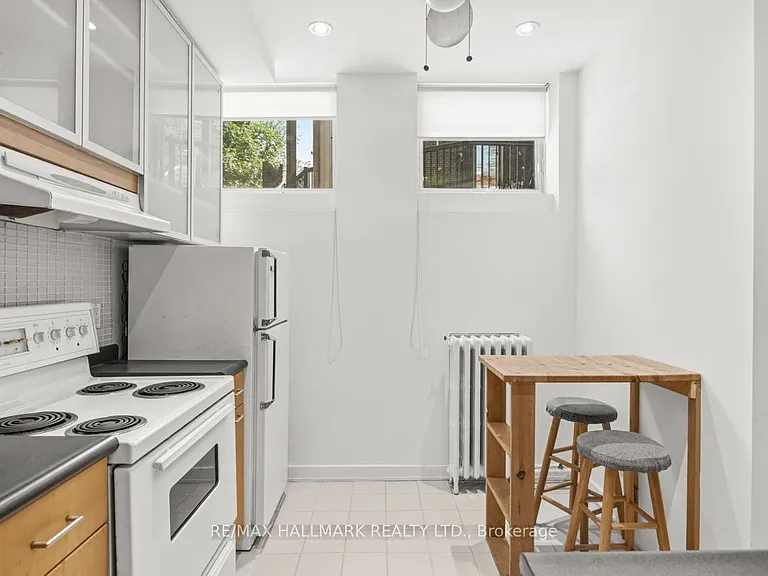 321 Palmerston Blvd #B — Photo 10