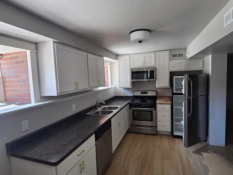 222 N Hamilton St — Photo 11