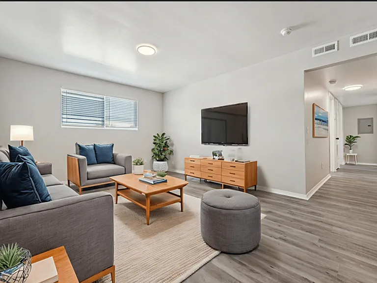 6009 Short St — Photo 24
