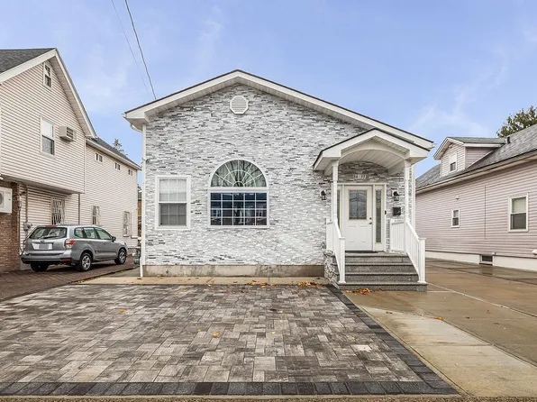 84-33 260th St, Floral Park, NY 11001