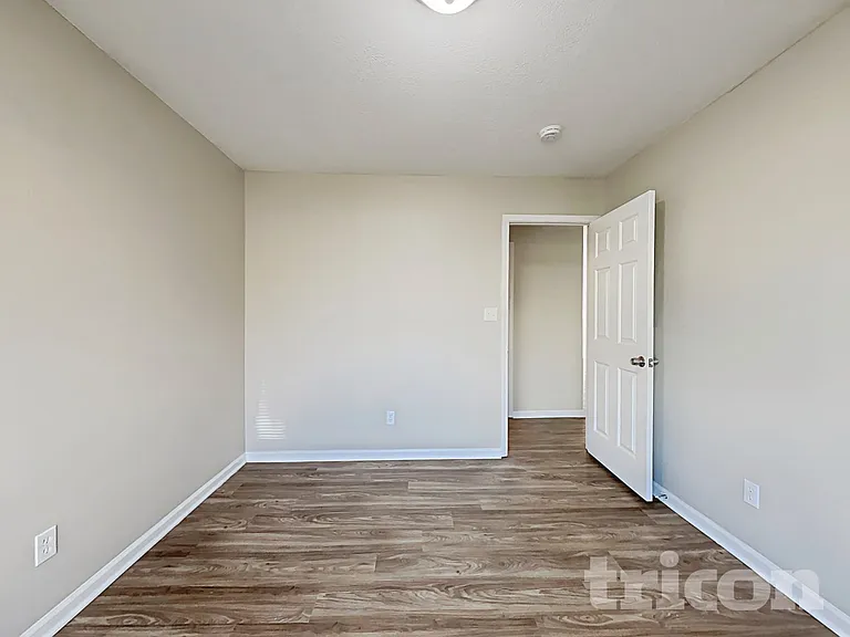 143 Markham Dr — Photo 16