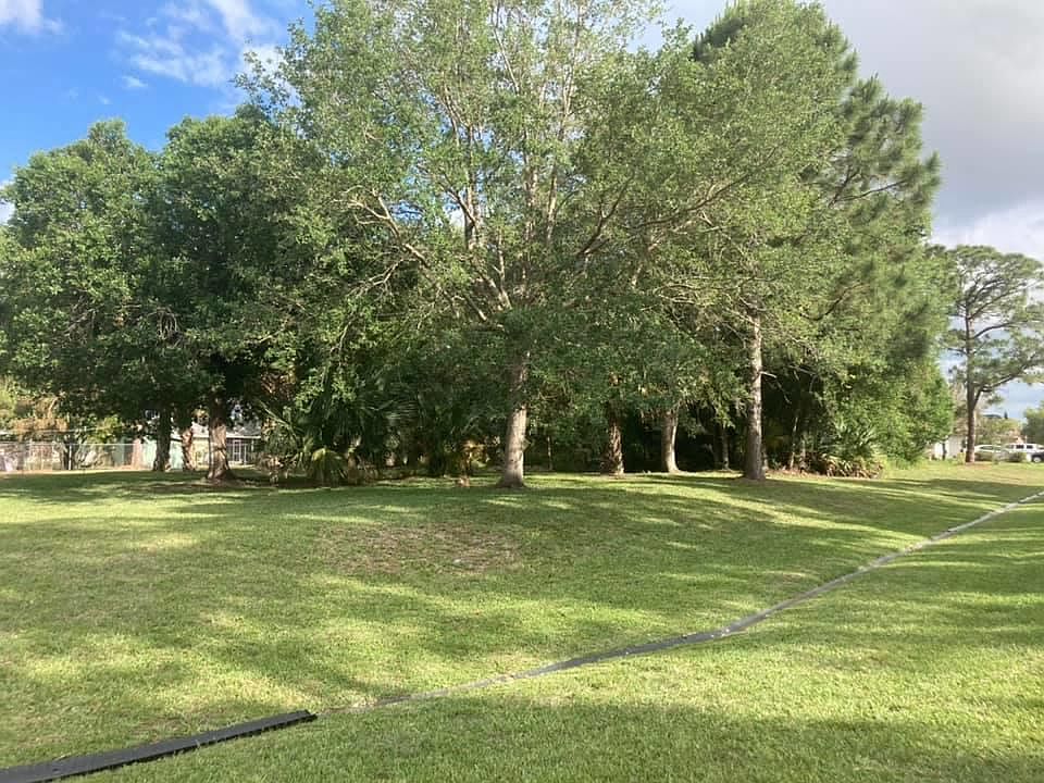 1st image of 372 NW Floresta Drive