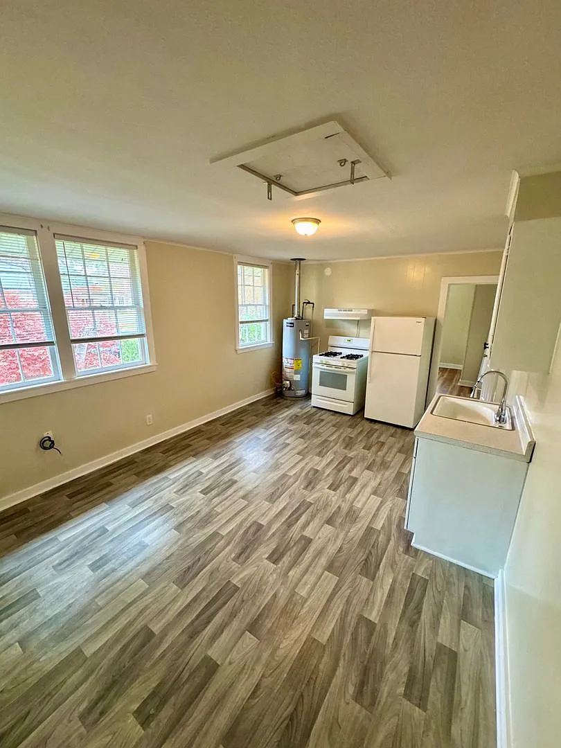 St. Charles St 812 — Photo 3