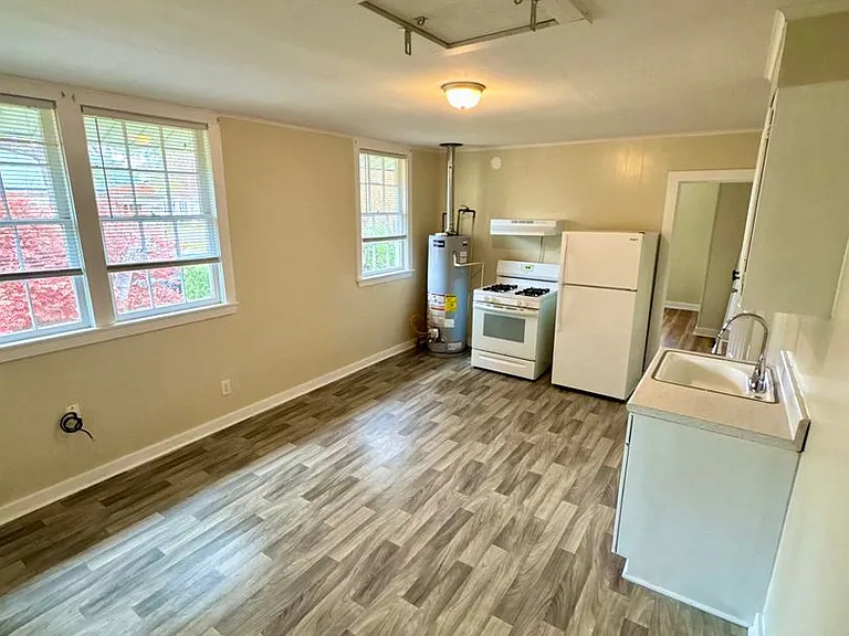 812 Saint Charles St — Photo 3