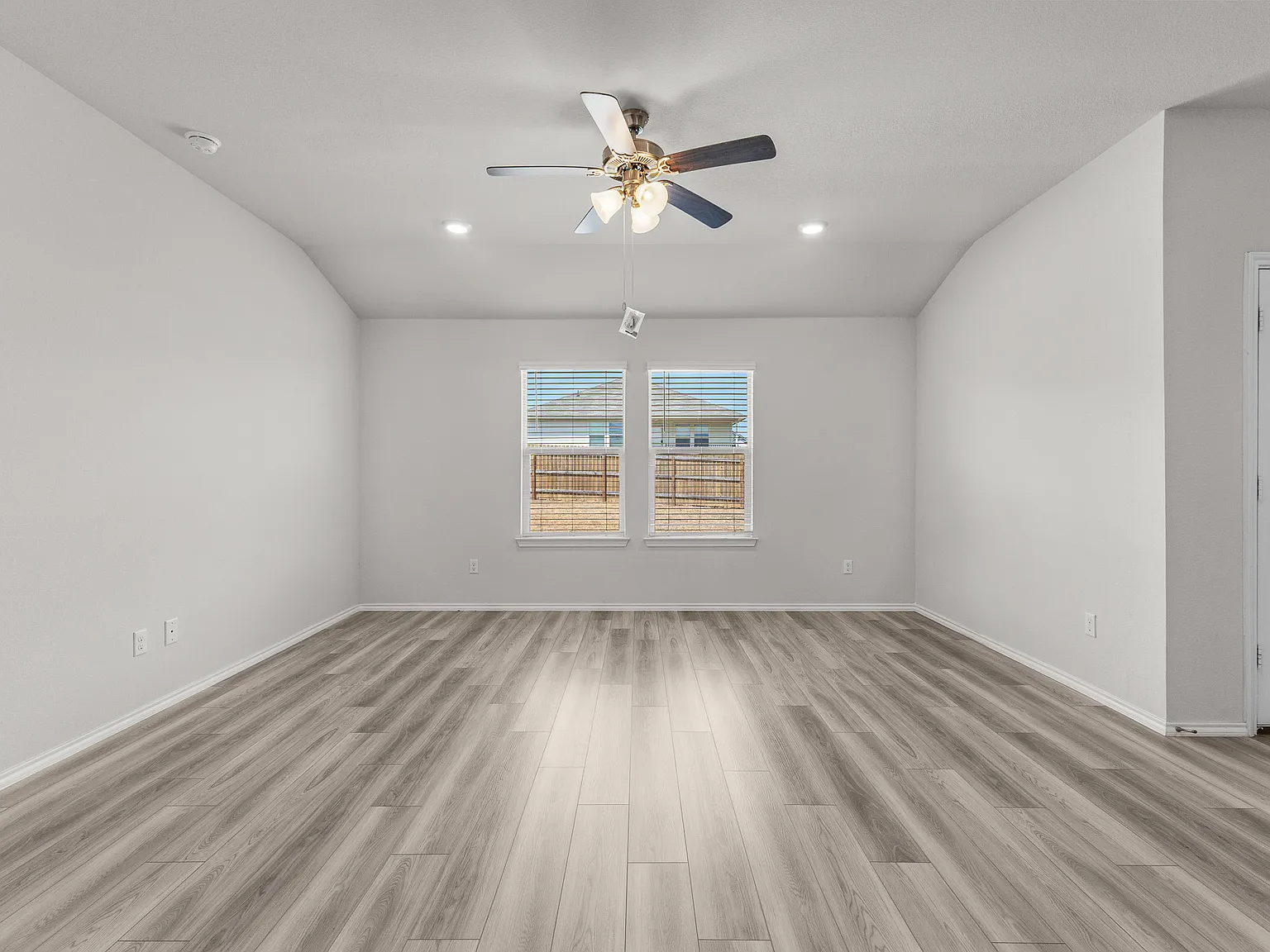 4 bed, 1796 sqft, $2,000 — Photo 4