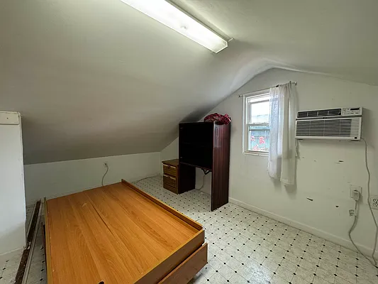 Sold by Momentum Real Estate LLC | media 13