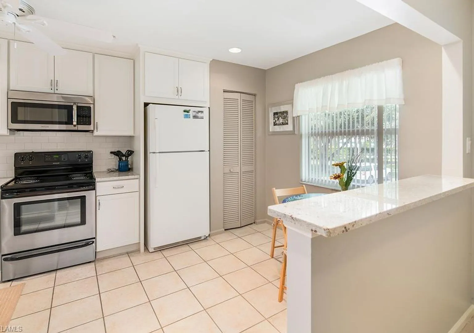 Annual Rental - Furnished 2 Bed / 2 Bath Condo In Edgewood — Photo 4