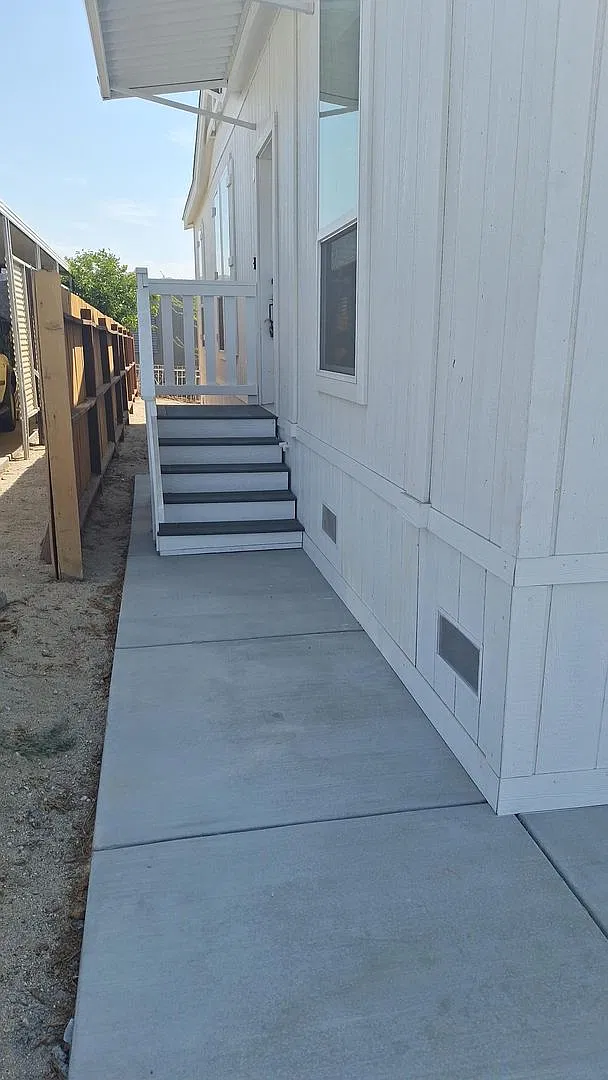 Park West Mobile Home Park — Photo 4