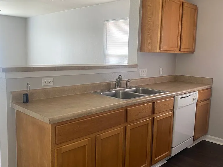 601 N Bastrop St — Photo 14