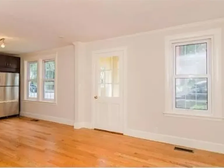 6 Braemore Rd #1 — Photo 2