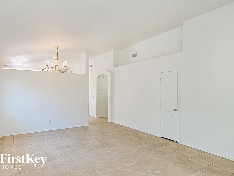 2367 W Rousseau St — Photo 3