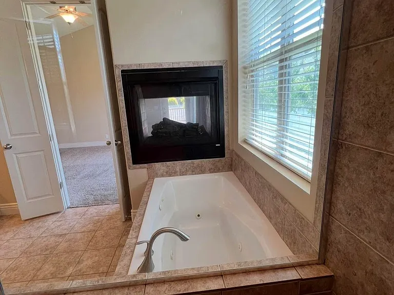 2049 W Sunflower Ln — Photo 18