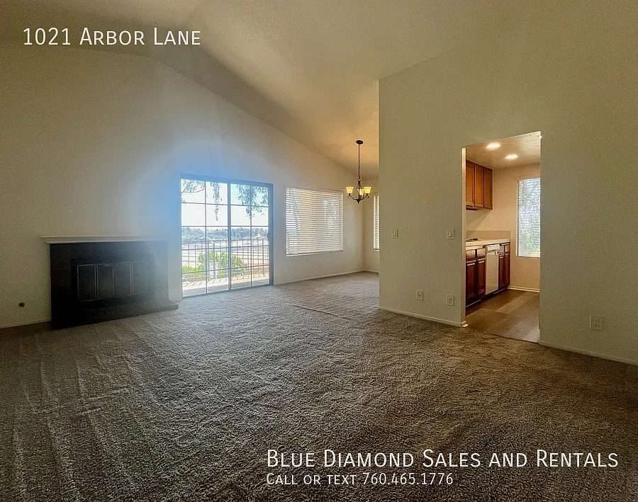 Recently Redone 2 Bedroom, 2 Bathroom Unfurnished Condo w/Fireplace, A/C, Terrace, & Vaulted Ceil... — Photo 4