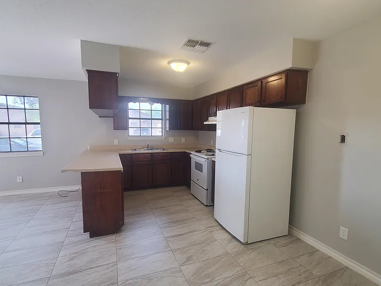 2515 Boston St — Photo 4