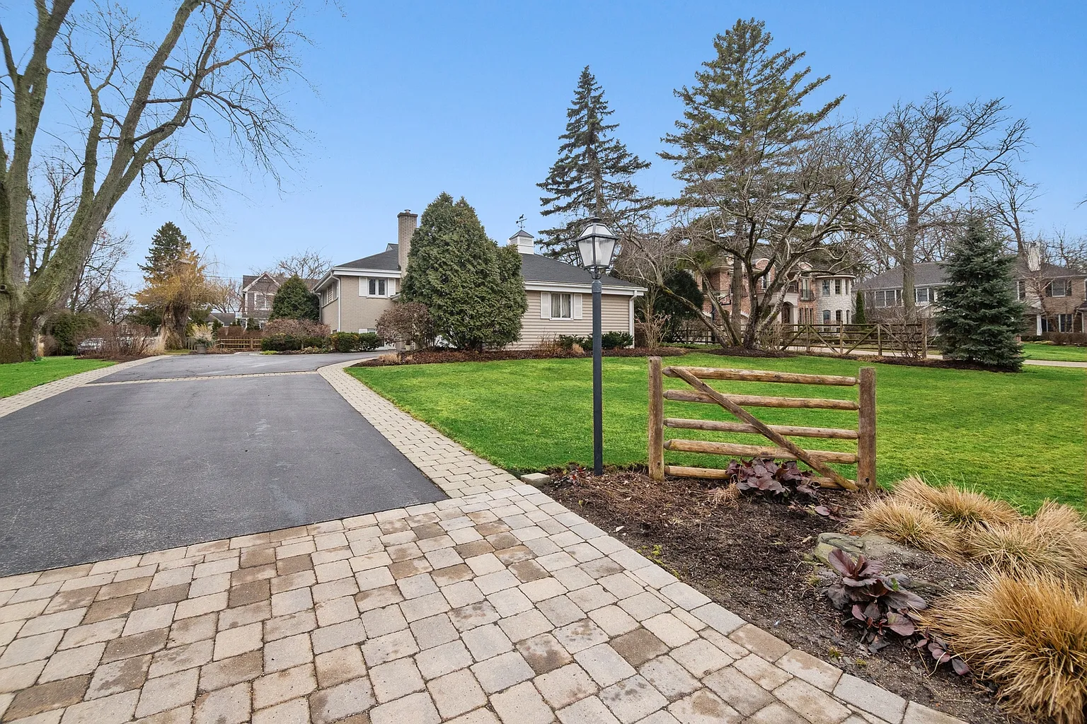 1031 Huckleberry Ln photo 1