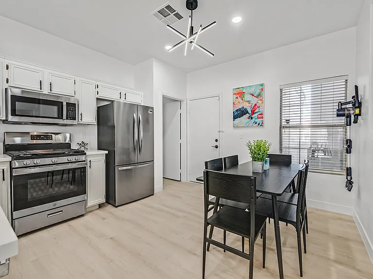 9825 Garamound Ave — Photo 21