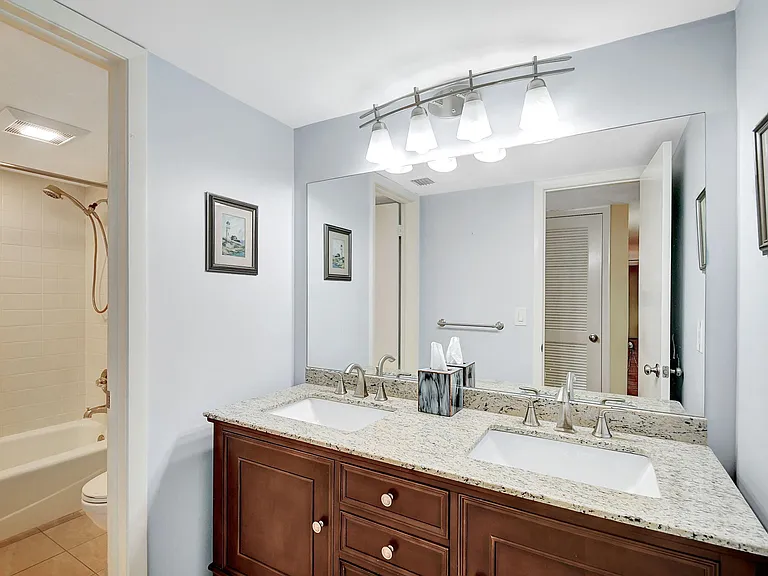 318 Oak Harbour Dr #318 — Photo 21