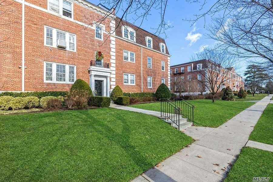 1st image of 119 2nd St