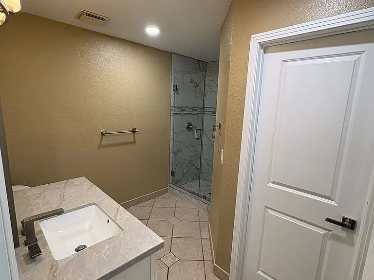 2322 E Vassar Dr — Photo 14