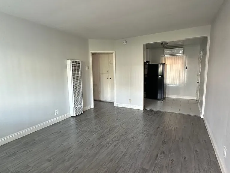285 N Holliston Ave — Photo 8