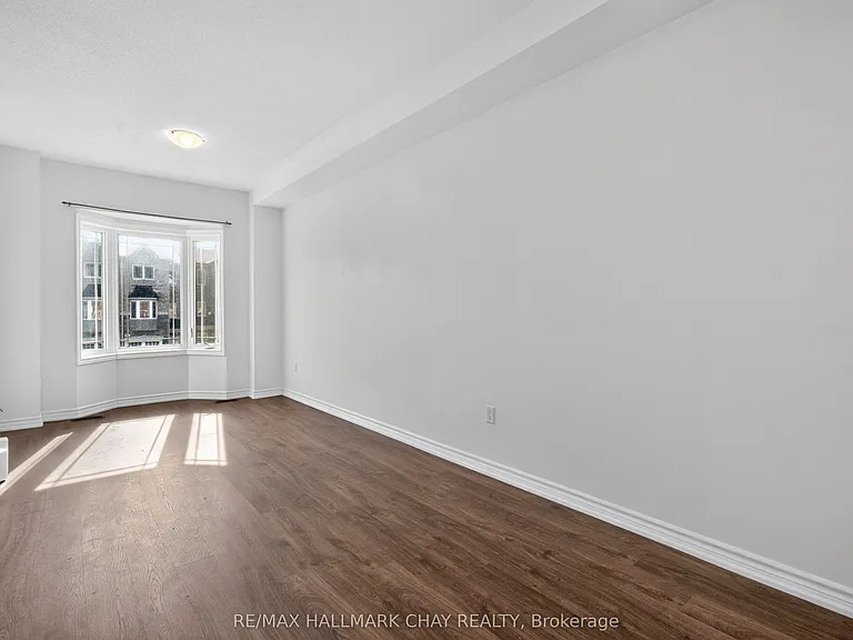 38 Milson Cres — Photo 17