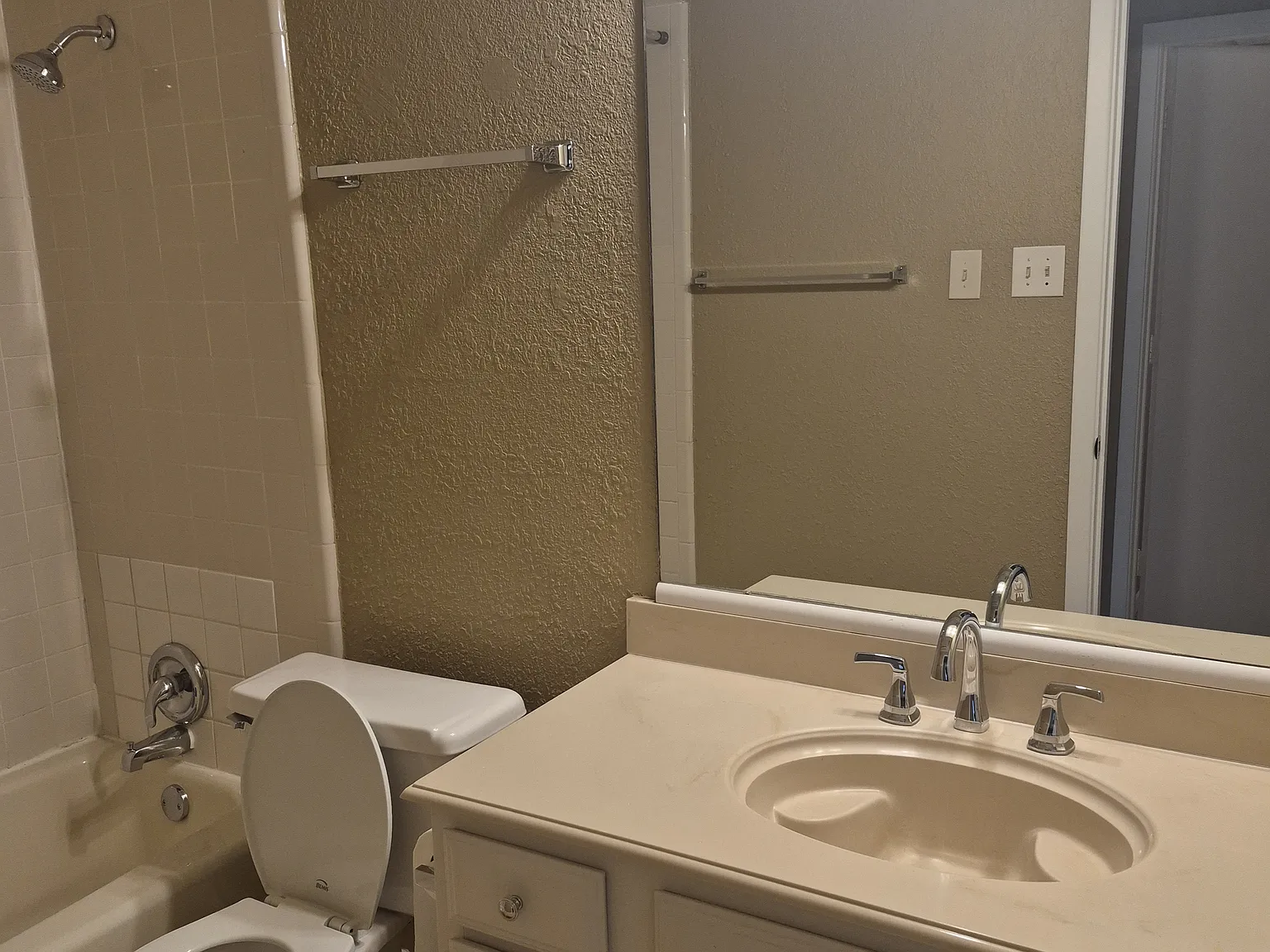 2 bed, 1174 sqft, $1,650 — Photo 3